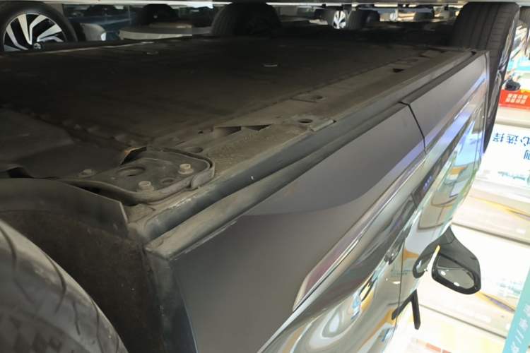 Used Nio EC6 2020 605 km Sport Edition Left Side Sill