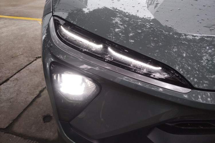 Used Nio EC6 2020 605 km Sport Edition Right Front Headlight