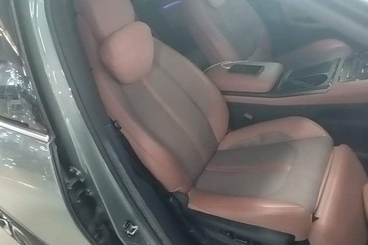 Used Nio EC6 2020 615 km Signature Edition Right Front Seat