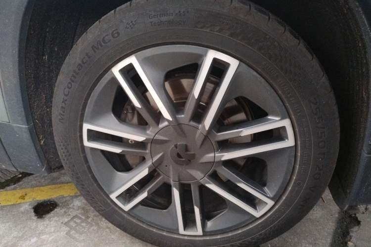 Used Nio EC6 2020 605 km Sport Edition Right Front Wheel Hub