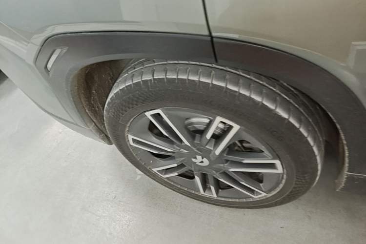 Used Nio EC6 2020 615 km Performance Edition Right Rear Wheel Hub
