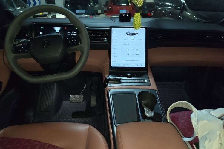 Used Nio EC6 2020 605 km Sport Edition Center Console