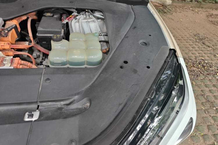 Used Nio EC6 2020 605 km Sport Edition Engine Bay Left