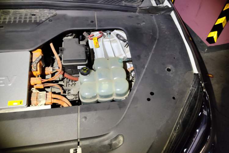 Used Nio EC6 2020 605 km Sport Edition Engine Bay Left