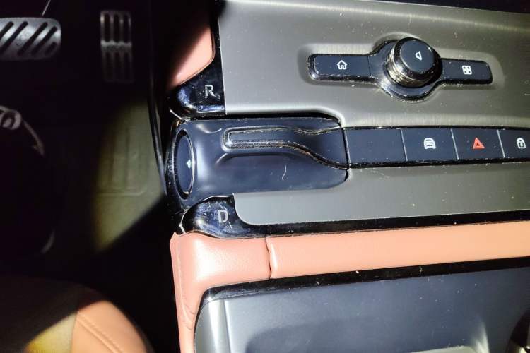 Used Nio EC6 2020 605 km Sport Edition Gear Lever