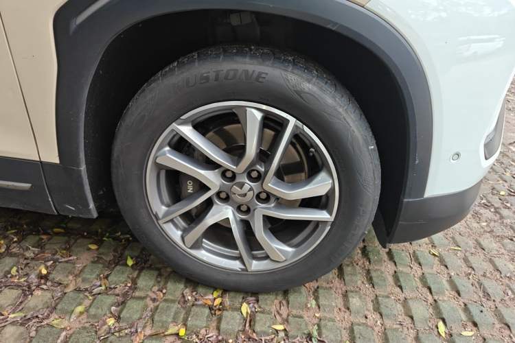 Used Nio EC6 2020 605 km Sport Edition Right Front Wheel Hub