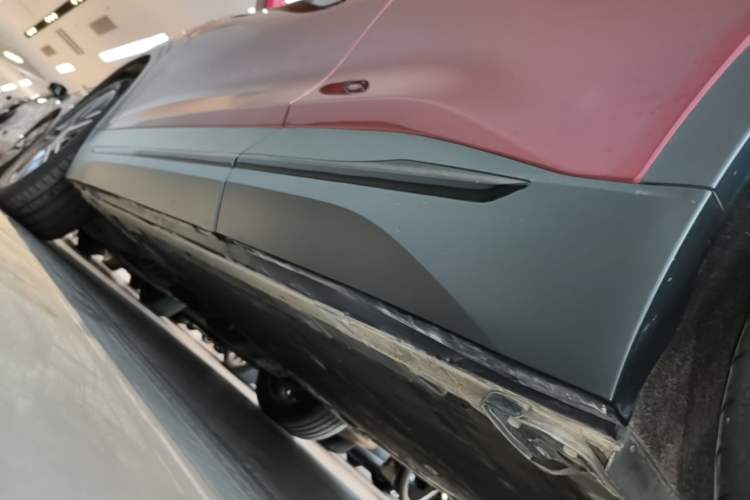 Used Nio EC6 2020 605 km Sport Edition Left Side Sill
