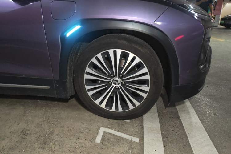 Used Nio EC6 2020 440 km Performance Version Right Front Wheel Hub
