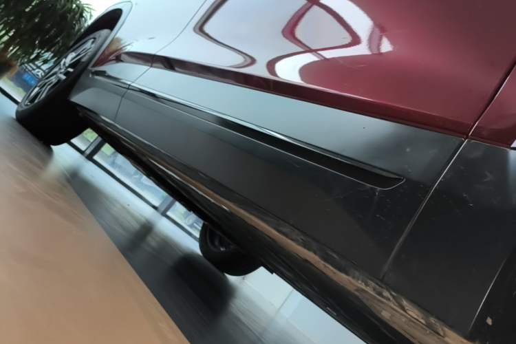 Used Nio EC6 2020 605 km Sport Edition Right Side Sill