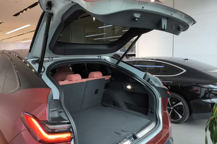 Used Nio EC6 2020 605 km Sport Edition Trunk