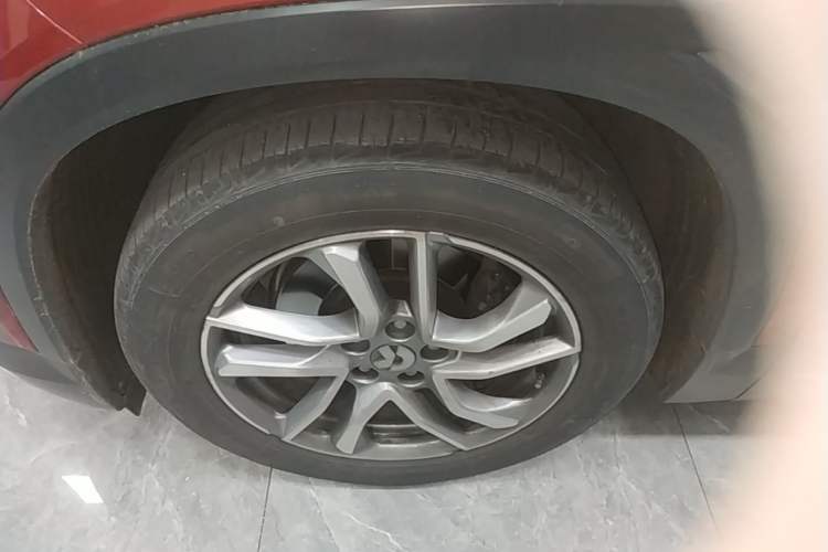 Used Nio EC6 2020 465 km Sport Edition Left Front Wheel Hub