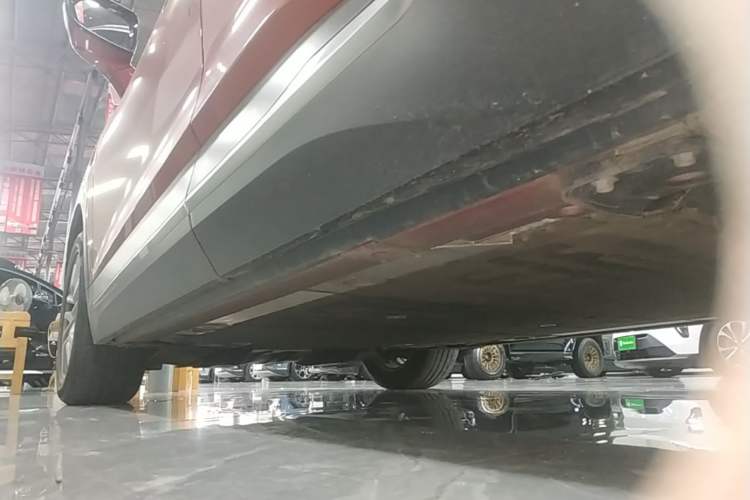 Used Nio EC6 2020 465 km Sport Edition Left Side Sill
