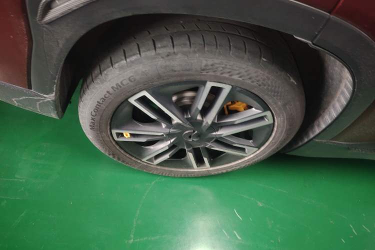 Used Nio EC6 2020 430 km Sport Version Right Rear Wheel Hub