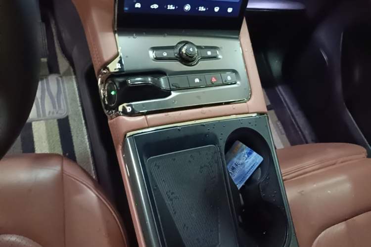 Used Nio EC6 2020 605 km Sport Edition Gear Lever