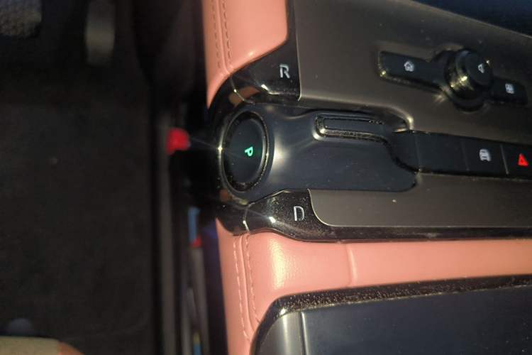 Used Nio EC6 2020 465 km Sport Edition Gear Lever