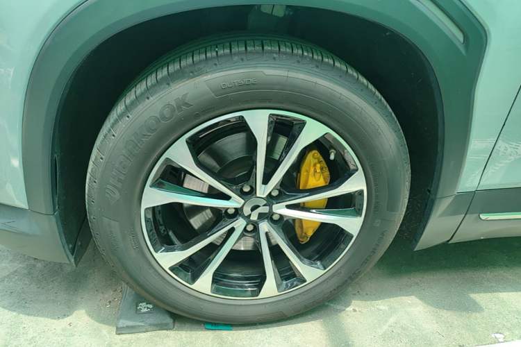 Used Nio EC6 2020 605 km Sport Edition Left Front Wheel Hub