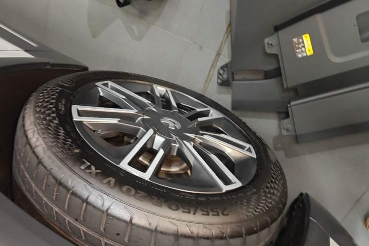 Used Nio EC6 2020 475 km Performance Version Left Front Wheel Hub
