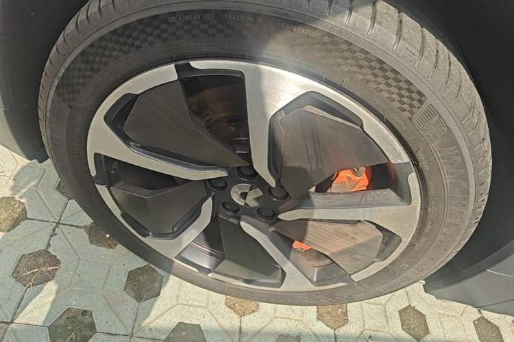 Used Nio EC6 2020 475 km Performance Version Left Front Wheel Hub