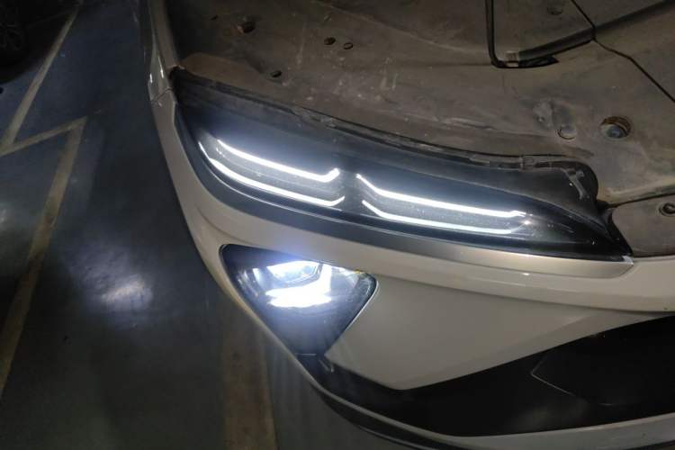 Used Nio EC6 2020 475 km Performance Version Right Front Headlight