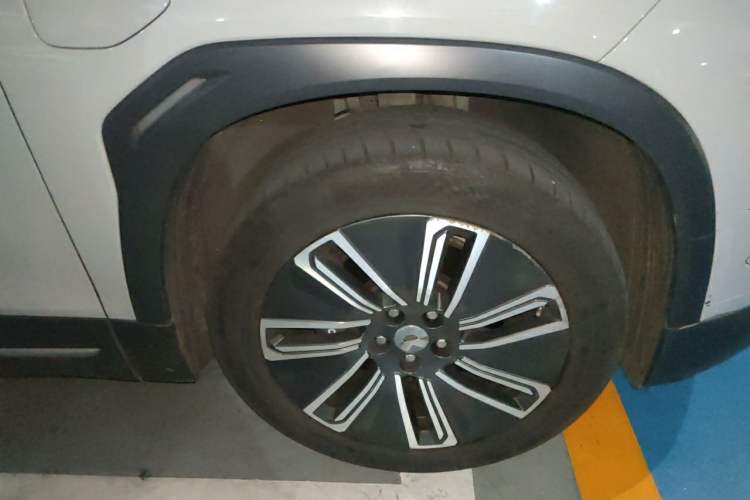 Used Nio EC6 2020 440 km Performance Version Right Front Wheel Hub
