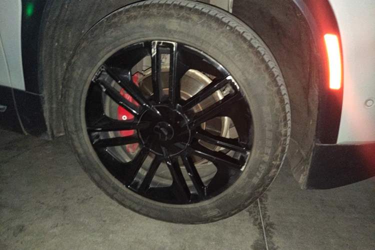 Used Nio EC6 2020 440 km Performance Version Right Front Wheel Hub