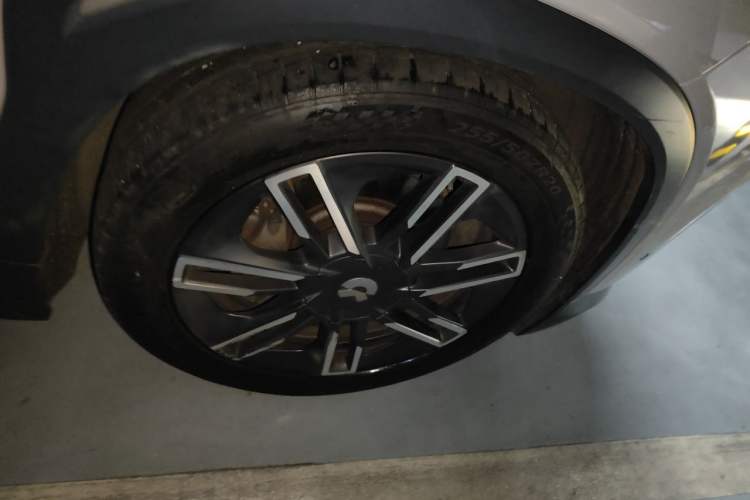 Used Nio EC6 2020 475 km Performance Version Right Front Wheel Hub