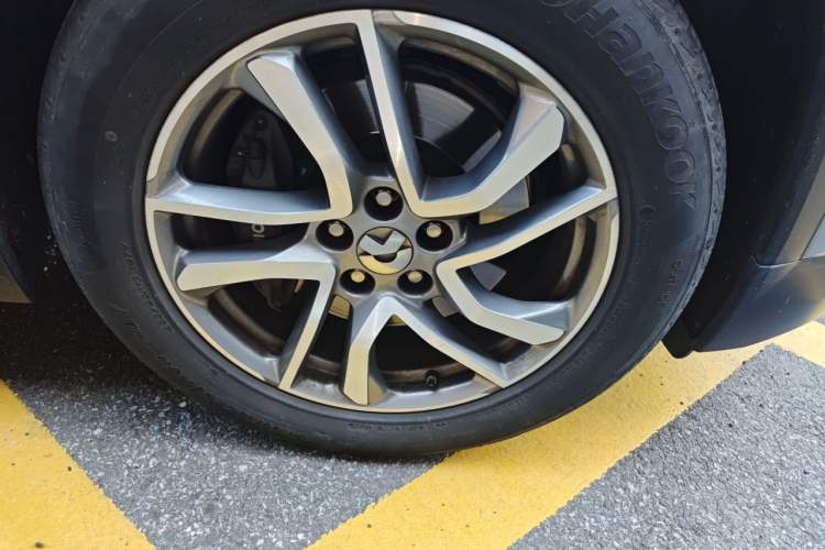 Used Nio EC6 2020 605 km Sport Edition Right Front Wheel Hub