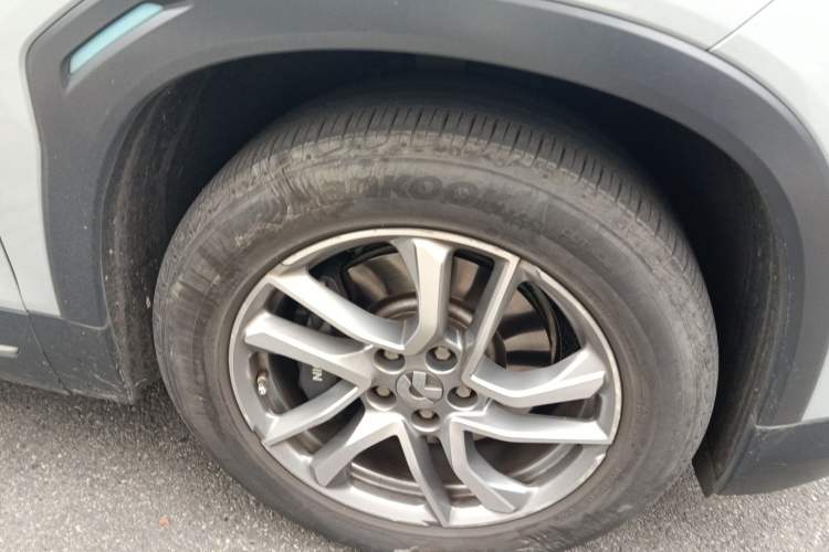 Used Nio EC6 2020 465 km Sport Edition Right Front Wheel Hub