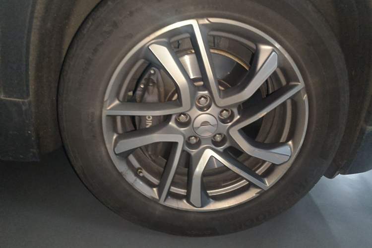 Used Nio EC6 2020 465 km Sport Edition Right Front Wheel Hub