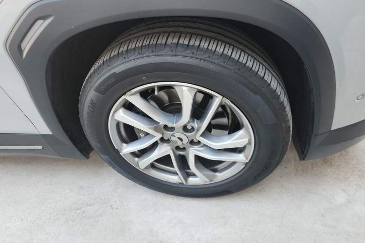 Used Nio EC6 2020 605 km Sport Edition Right Front Wheel Hub