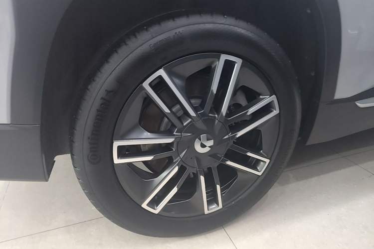 Used Nio EC6 2020 465 km Sport Edition Right Rear Wheel Hub