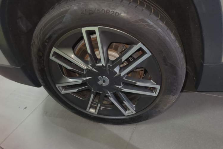 Used Nio EC6 2020 440 km Performance Version Right Rear Wheel Hub