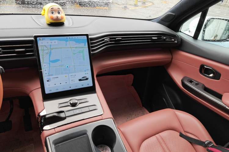 Used Nio EC6 2020 605 km Sport Edition Audio And AC Panel