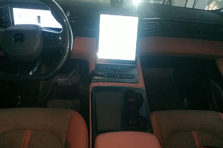 Used Nio EC6 2020 465 km Sport Edition Audio And AC Panel