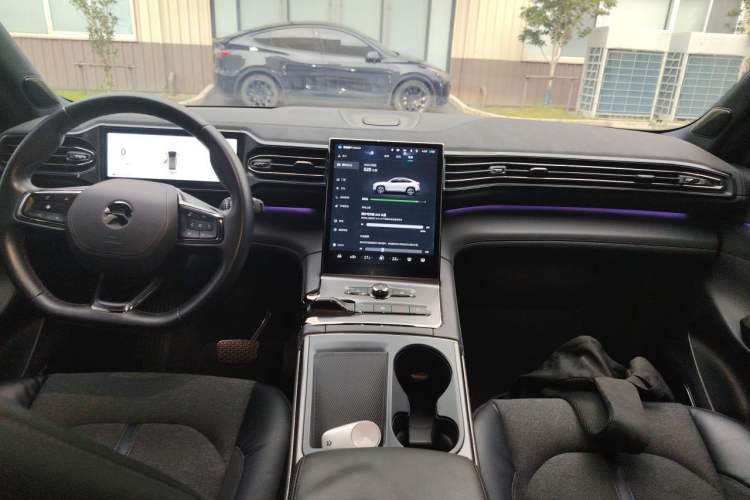Used Nio EC6 2020 605 km Sport Edition Center Console