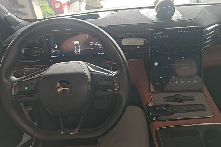 Used Nio EC6 2020 605 km Sport Edition Center Console