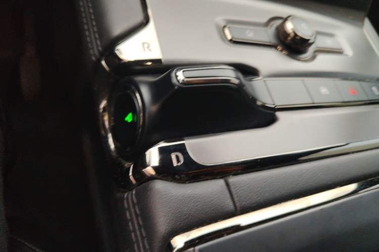 Used Nio EC6 2020 605 km Sport Edition Gear Lever