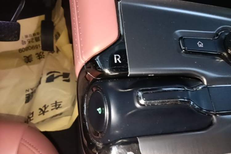 Used Nio EC6 2020 465 km Sport Edition Gear Lever