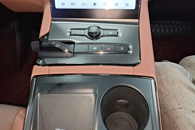 Used Nio EC6 2020 605 km Sport Edition Gear Lever