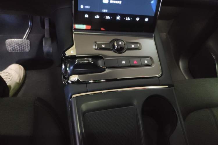 Used Nio EC6 2020 465 km Sport Edition Gear Lever