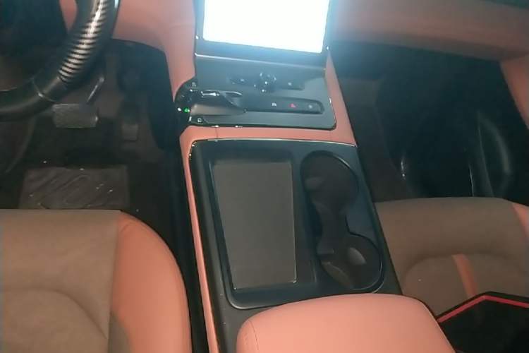 Used Nio EC6 2020 465 km Sport Edition Gear Lever