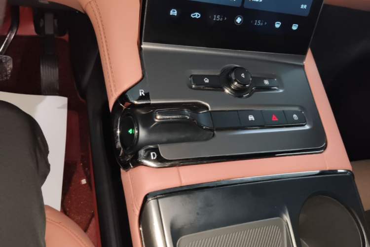 Used Nio EC6 2020 605 km Sport Edition Gear Lever