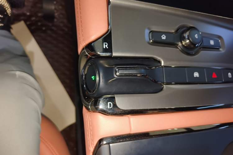 Used Nio EC6 2020 465 km Sport Edition Gear Lever