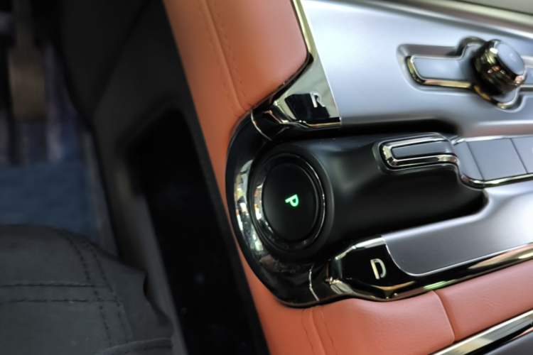 Used Nio EC6 2020 605 km Sport Edition Gear Lever