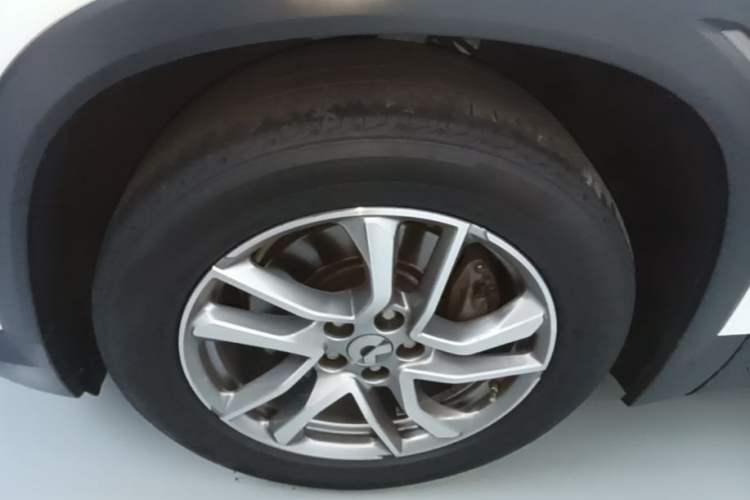 Used Nio EC6 2020 465 km Sport Edition Left Front Wheel Hub