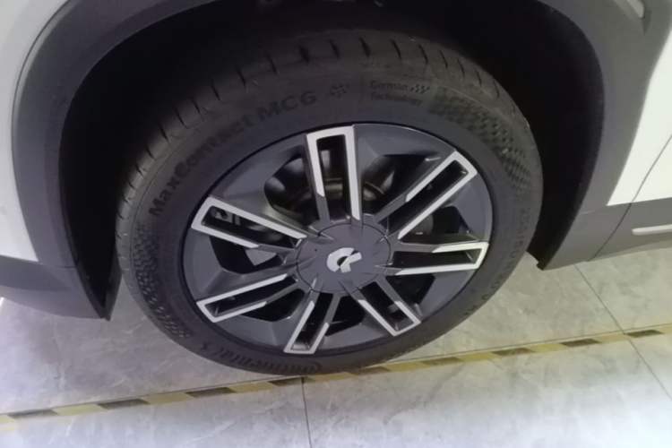 Used Nio EC6 2020 615 km Performance Edition Left Front Wheel Hub