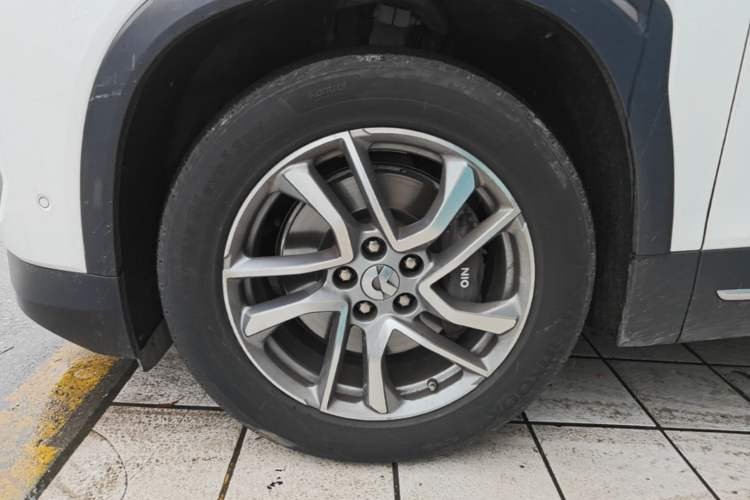 Used Nio EC6 2020 605 km Sport Edition Left Front Wheel Hub