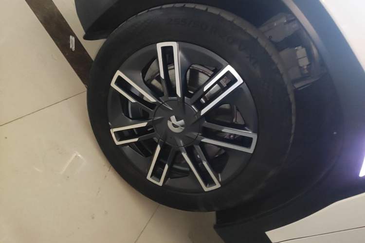 Used Nio EC6 2020 440 km Performance Version Left Front Wheel Hub