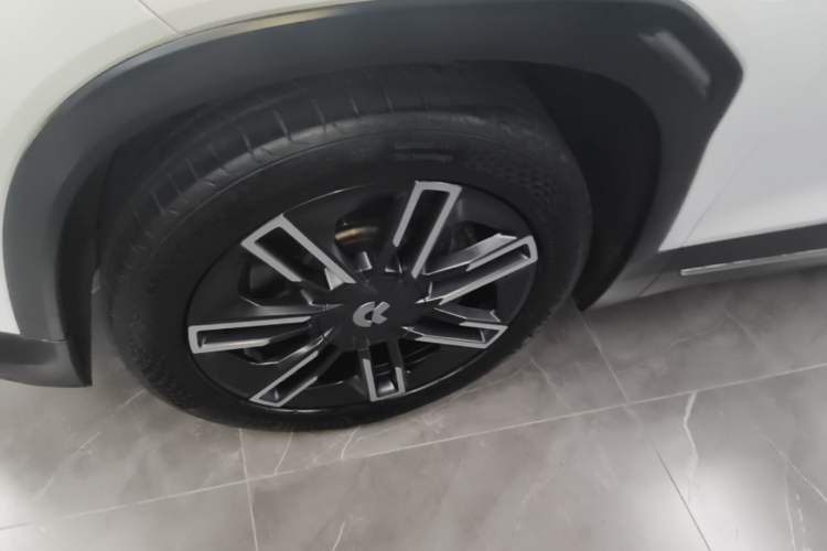 Used Nio EC6 2020 605 km Sport Edition Left Front Wheel Hub