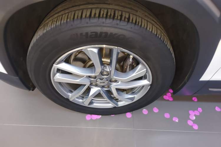 Used Nio EC6 2020 465 km Sport Edition Left Front Wheel Hub